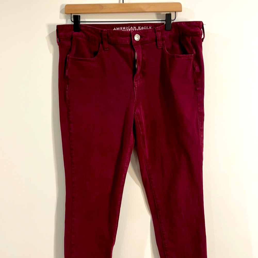 EUC Burgundy American Eagle Sateen Super Stretch Jeggings.
